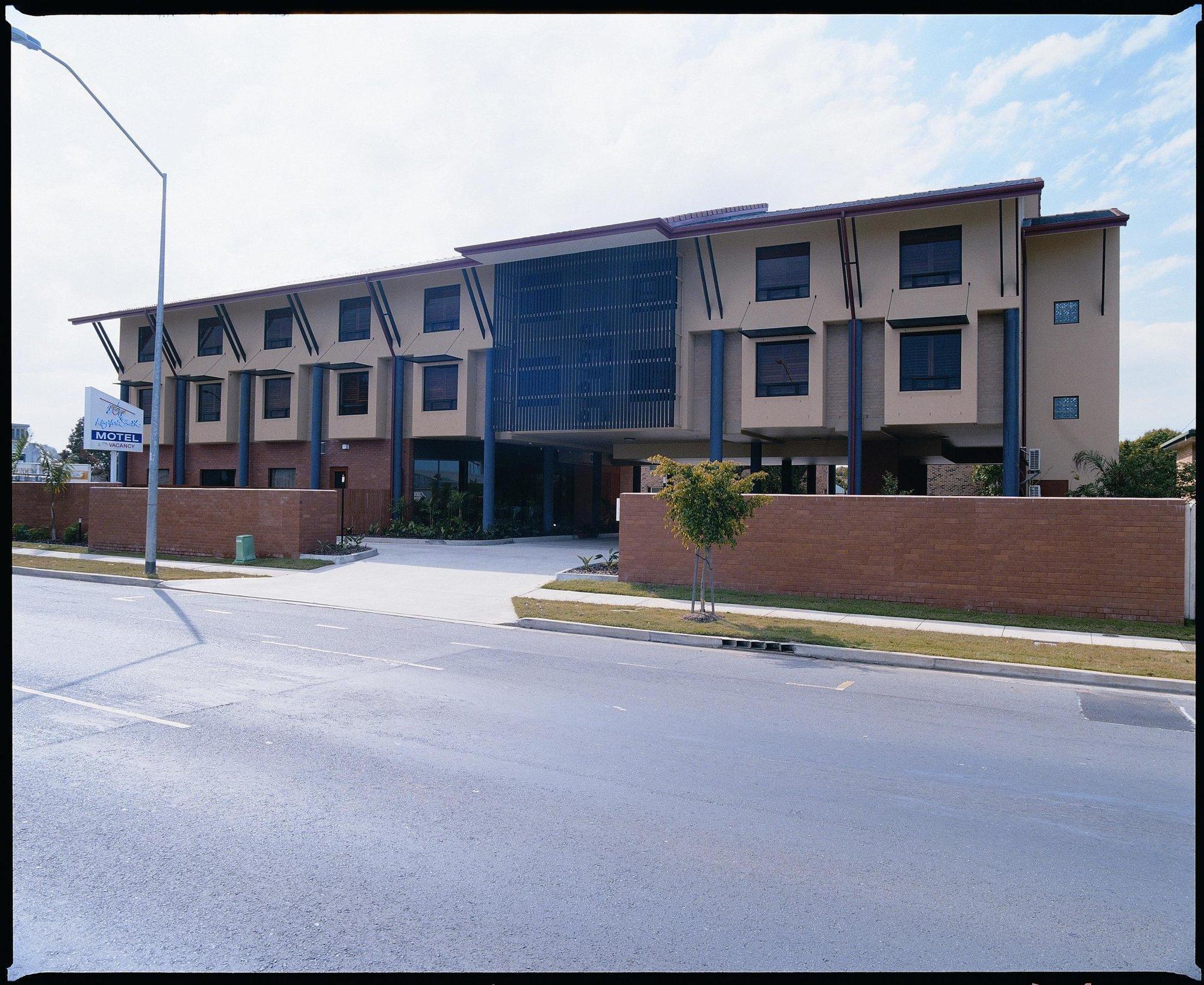 Kingsford Smith 4*
